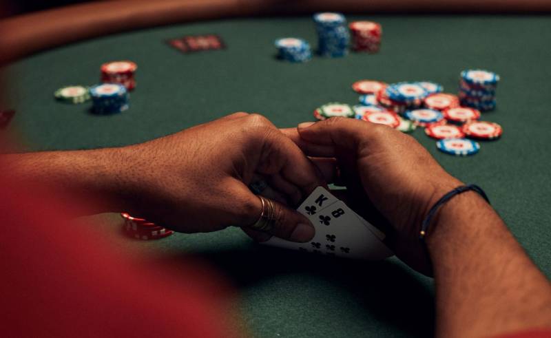 Cách Bluff Poker Chuyên Nghiệp - Nghệ Thuật Đọc Ván Bài 5 Cach Bluff Poker Chuyen Nghiep Nghe Thuat Doc Van Bai