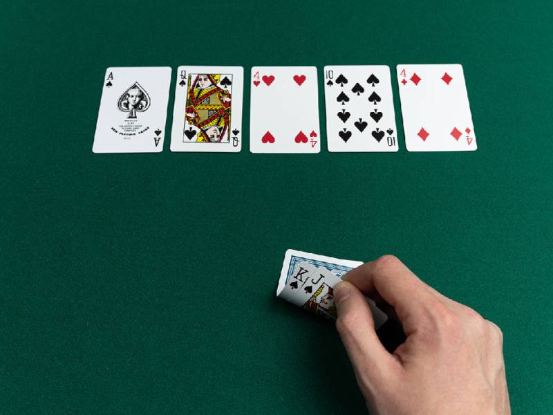 Nhận Diện Bài Mạnh Yếu Khi Chơi Poker - Kỹ Năng Vàng Để Thắng Lớn 2 Nhận Diện Bài Mạnh Yếu Khi Chơi Poker - Kỹ Năng Vàng Để Thắng Lớn